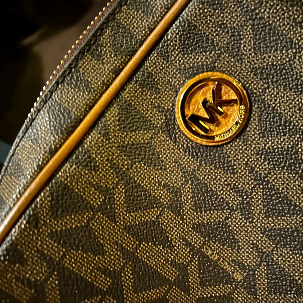 michael kors logo crossbody